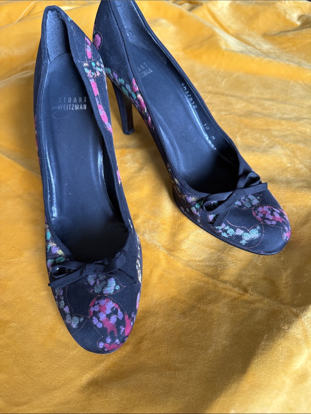 Stuart Weitzman Black Floral Satin Bow Pumps